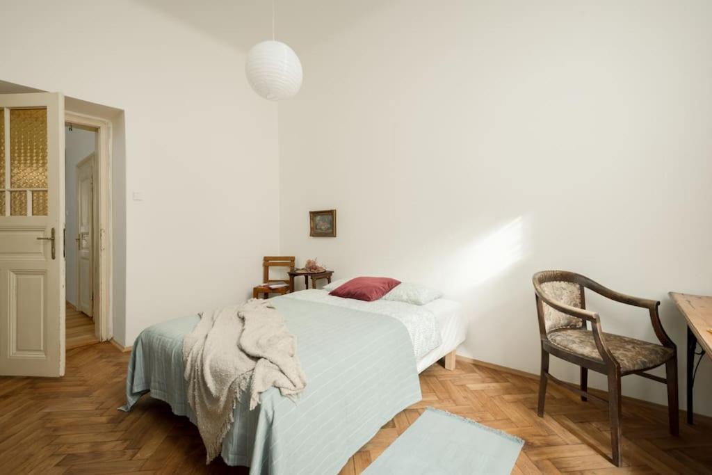 Artisan & Old-timey 2 Bedrooms Apartmán *