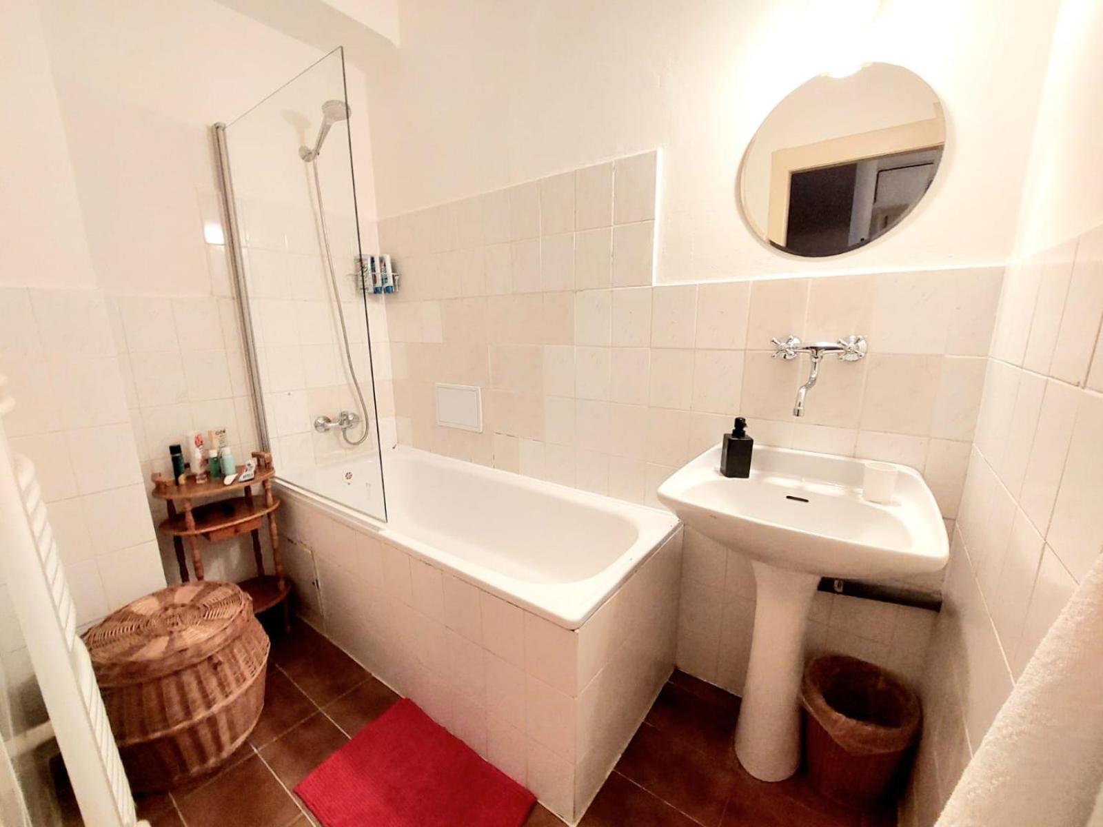 Artisan & Old-timey 2 Bedrooms Apartmán